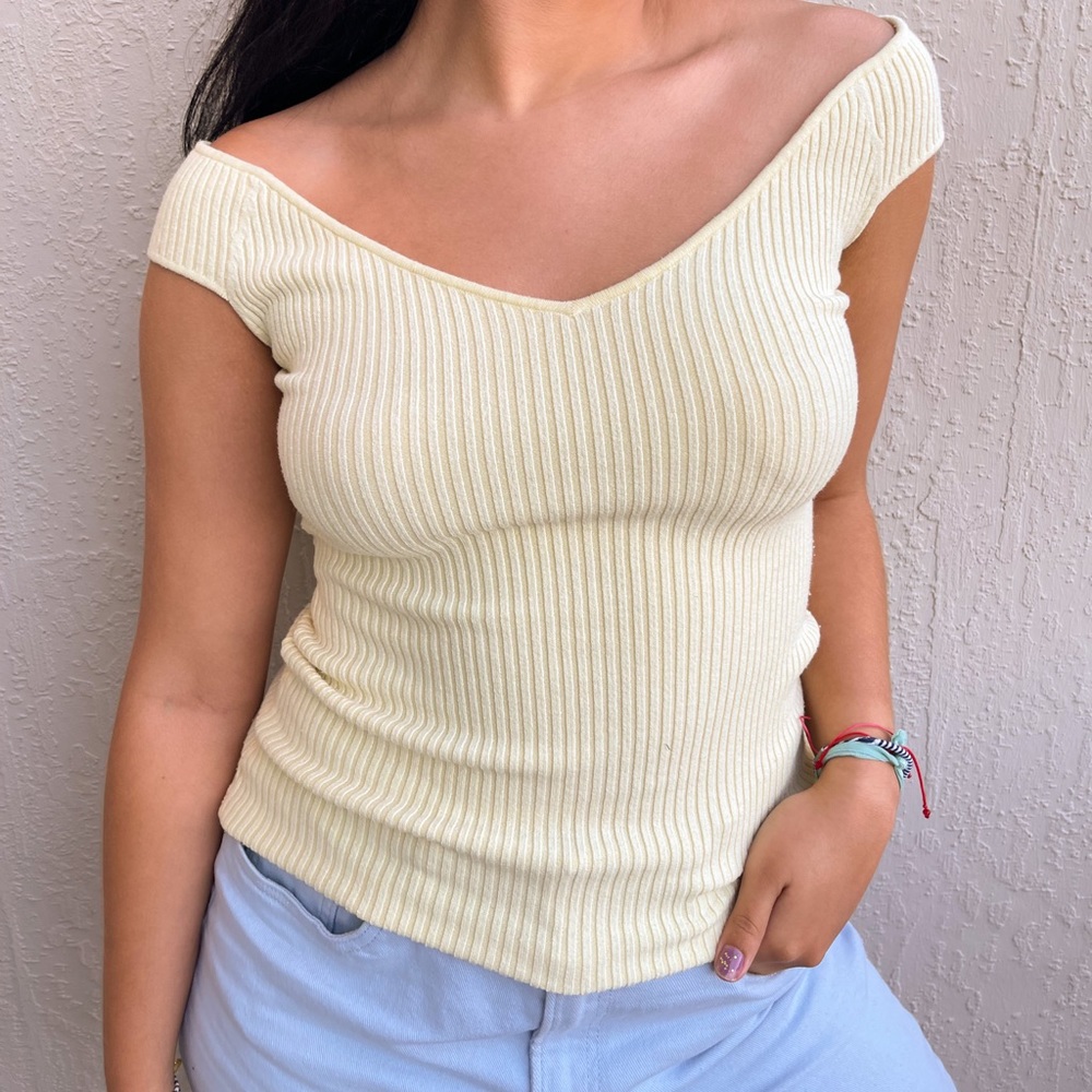 H&M off shoulder light yellow Top